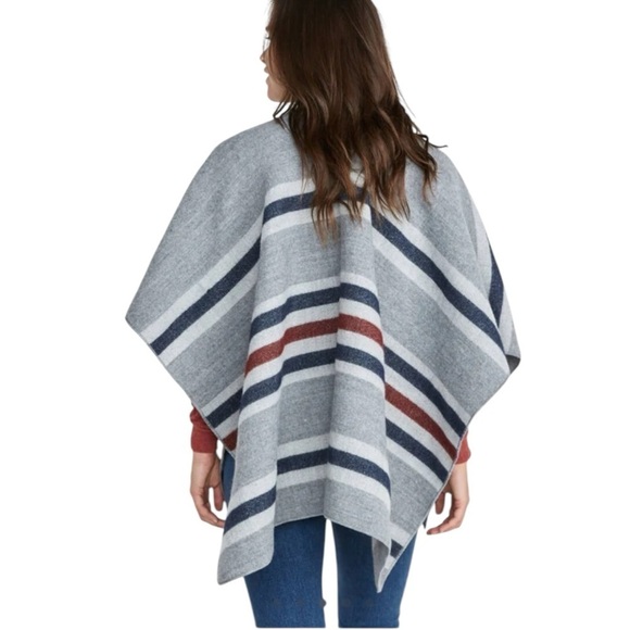 🌻Marine Layer "Levi Wrap" Wearable Blanket Poncho - Picture 7 of 10